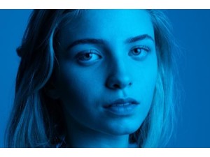 Efectele luminii albastre artificiale asupra pielii