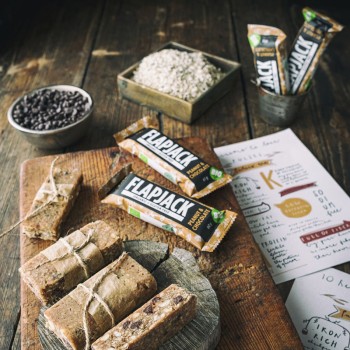 Baton Flapjack arahide si ciocolata bio, vegan, fara gluten (60 grame), Cerea Baton Flapjack arahide si ciocolata bio, vegan, fara gluten (60 grame), Cerea